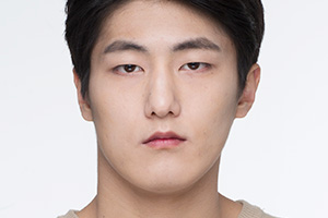 얼굴을 길어 보이게 만드는 긴 턱이나 주걱턱